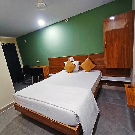 Udupi Deluxe Lodge Gulbarga Гулбарга Экстерьер фото