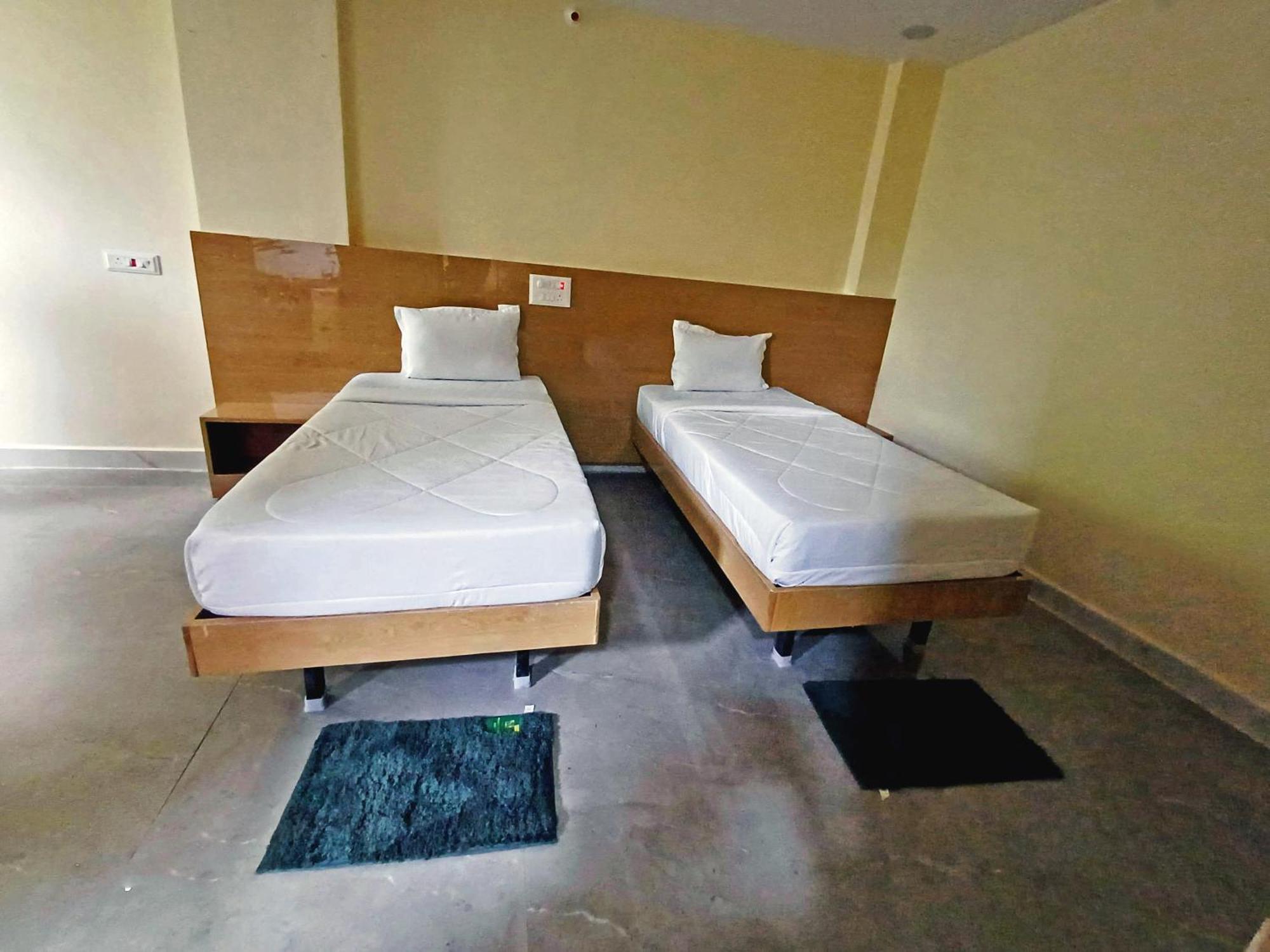 Udupi Deluxe Lodge Gulbarga Гулбарга Экстерьер фото